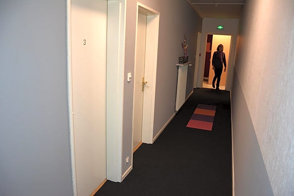 Logis Hôtel du Centre - Halte idéale en cyclotourisme avec garage à vélos clos