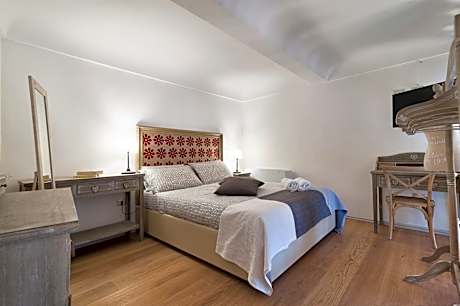 Queen Suite with Spa Bath