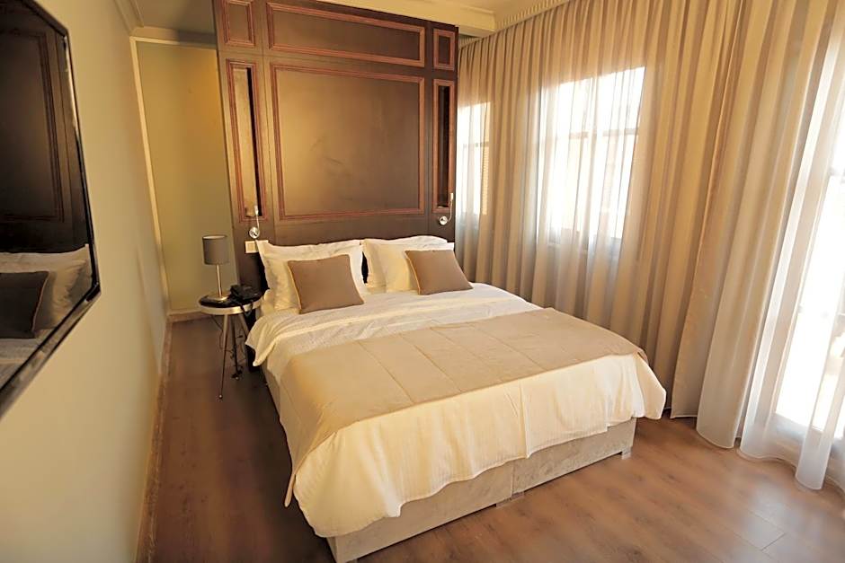 Photo 1 of 12 of Junior Suite, Balcony