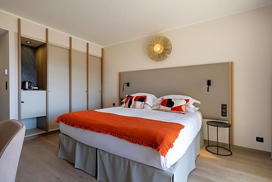 Photo 1 of 4 of 1 Double Bed or 2 Beds, Partial Sea View
