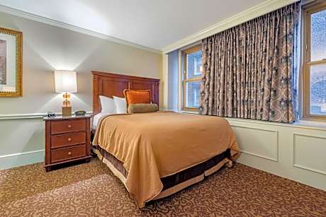 Deluxe Room - One Queen Bed - Disability Access