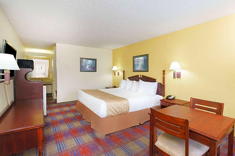 Travelodge by Wyndham Montgomery East