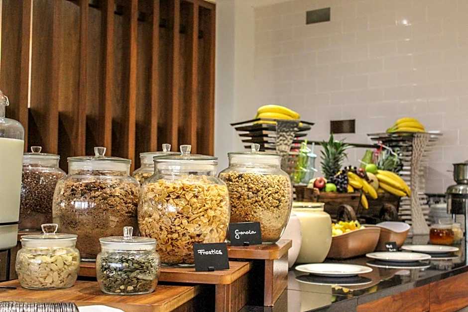 Renaissance by Marriott London Heathrow Hotel