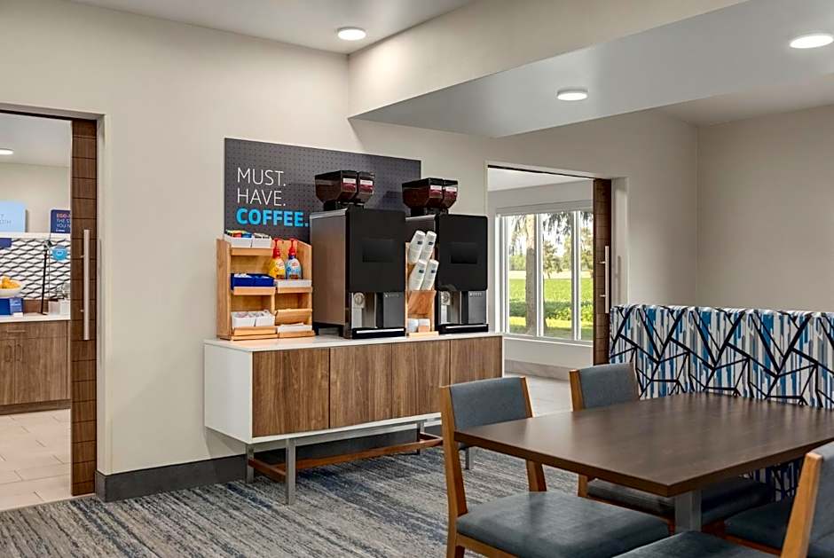 Holiday Inn Express & Suites North Fremont By IHG