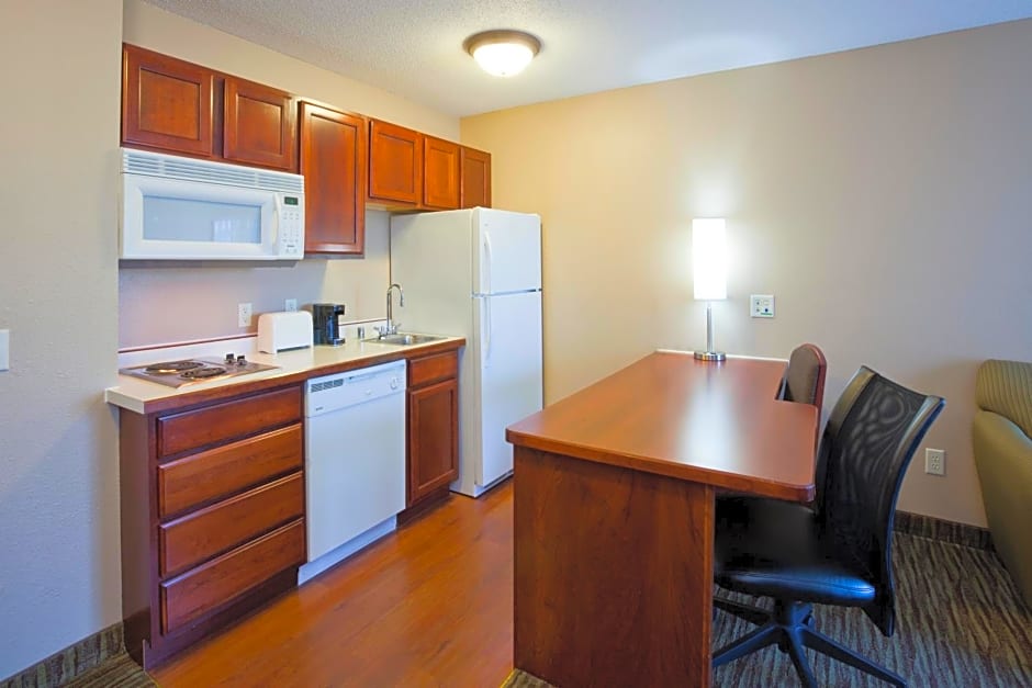 GrandStay Residential Suites Hotel - Eau Claire