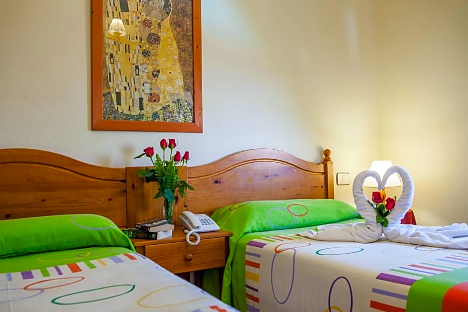 Apartamentos Oasis San Antonio