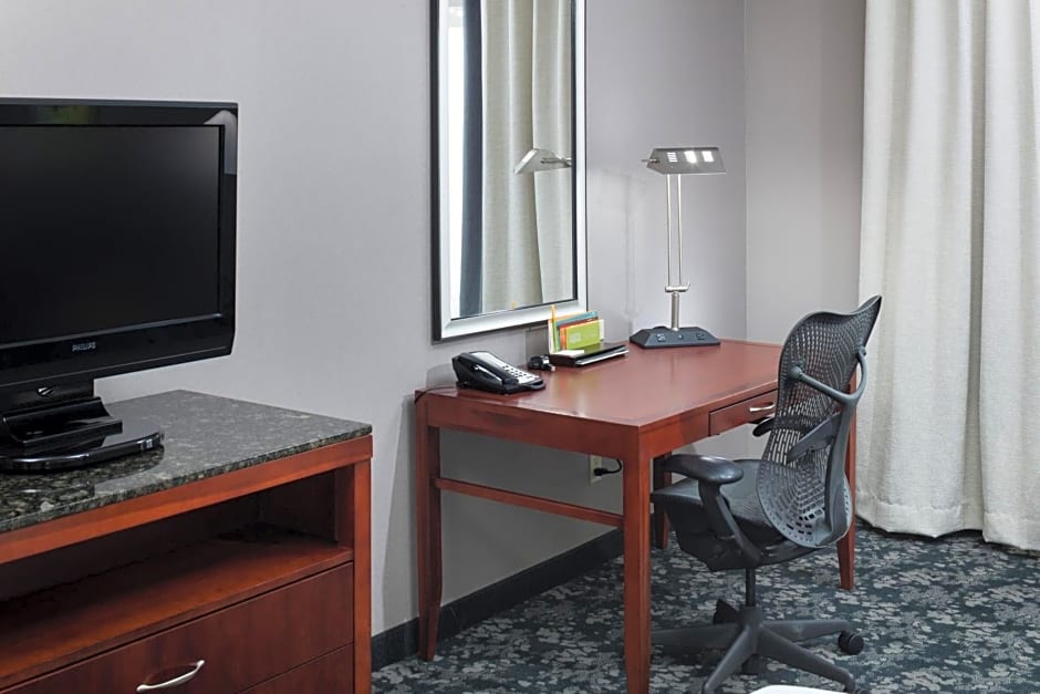 Hilton Garden Inn Lake Forest Mettawa