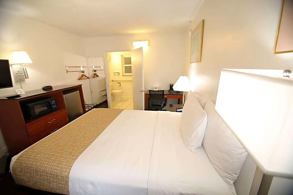 Travelodge by Wyndham Burbank-Glendale