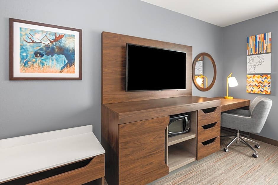 Hampton Inn & Suites Fairbanks