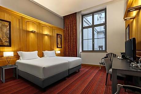 TRADITION, Guest room, 1 King, Limited View