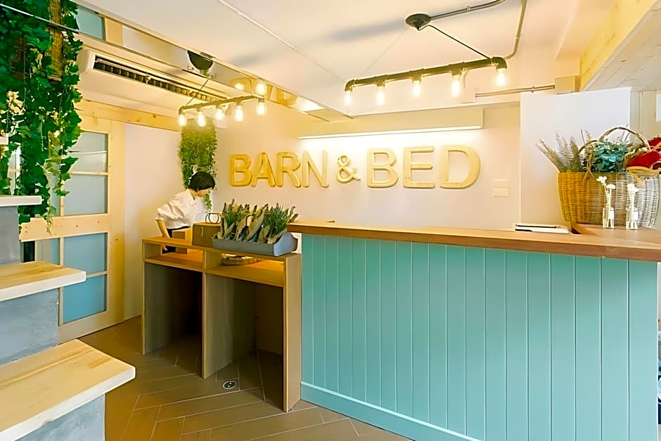 Barn & Bed Hostel