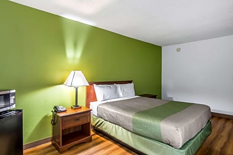 Deluxe Queen Room - Non-Smoking