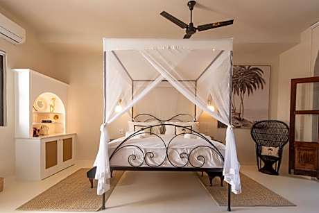 King Suite with Pool View