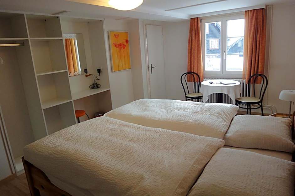 Foto 1 di 5 di Double Room with Private Bathroom