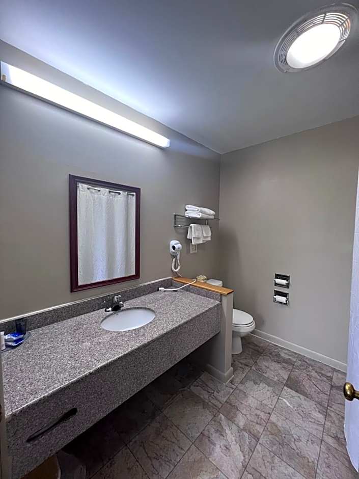 Rodeway Inn & Suites
