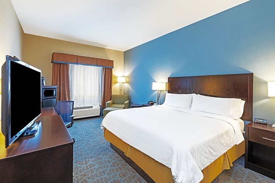 Holiday Inn Express Hotel & Suites Floresville, an IHG Hotel