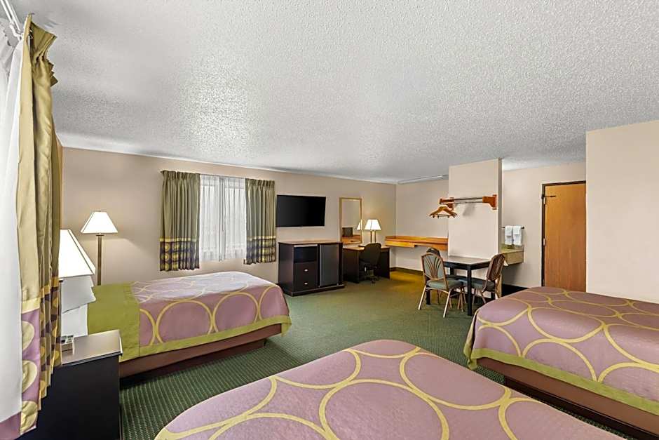 Super 8 by Wyndham Jefferson