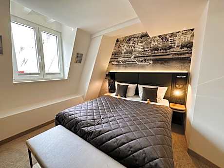 Large Double Room with Old Town View