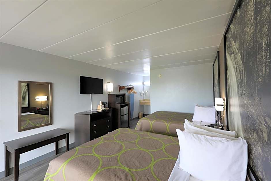 Super 8 by Wyndham Manassas