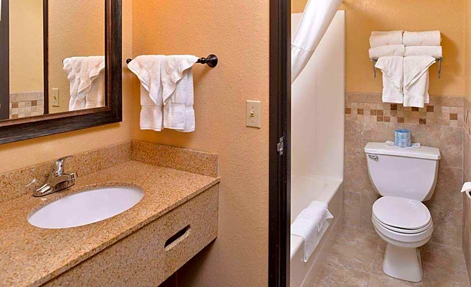 AmericInn by Wyndham Fergus Falls - Conference Center