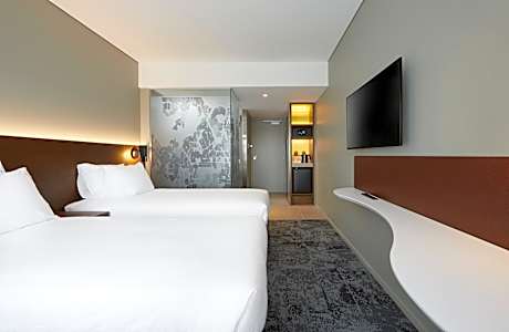 2 Single Standard Birdwood Park View Free Breakfast