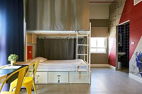 Bed in 10-Bed Mixed Dormitory Room