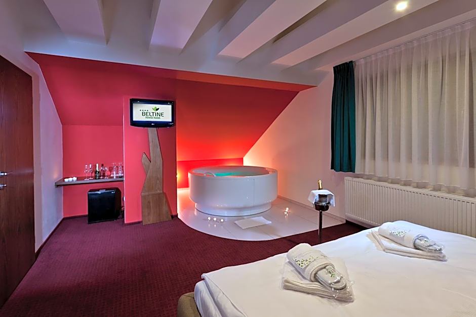Photo 1 of 1 of 1 Bedroom Apartment, Jetted Tub