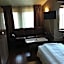 Roots Hotel Old Town