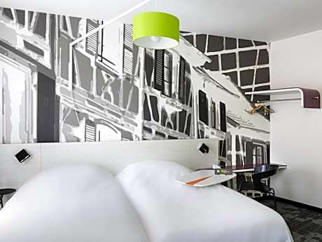 Standard Room with two single beds