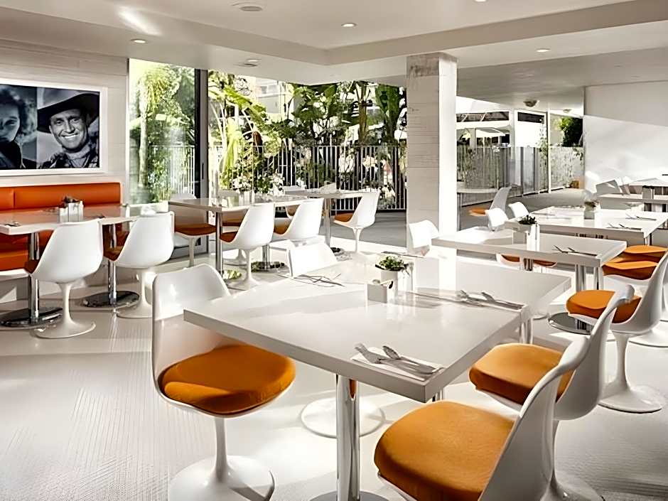 Sportsmen's Lodge Hotel