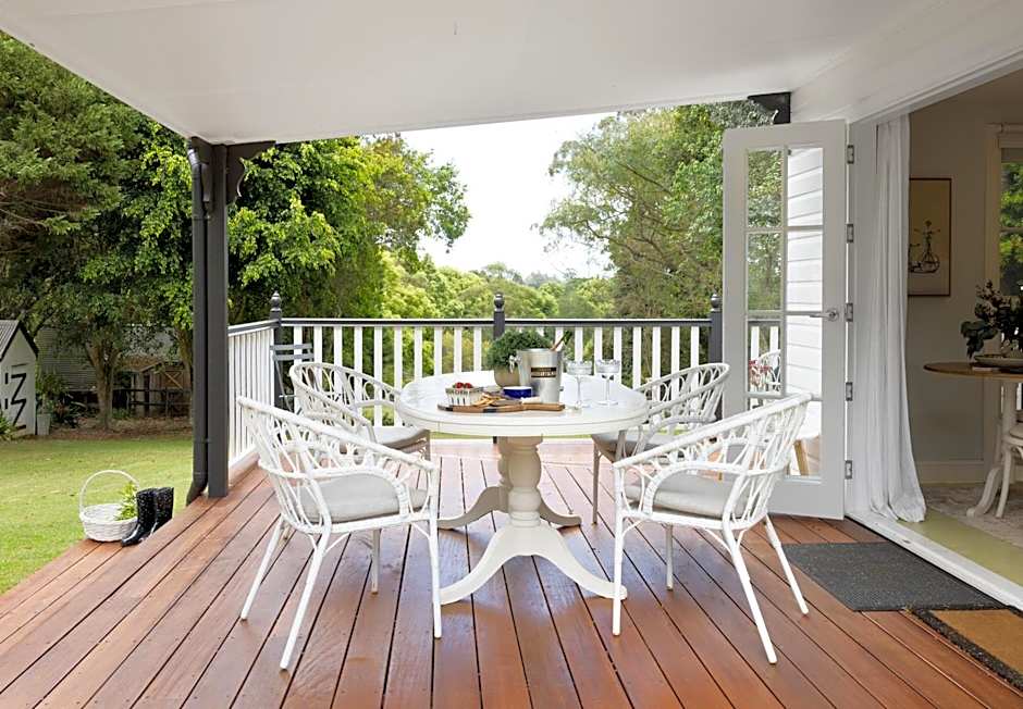 Exclusive Luxury Designer Cottage Estate for 10 - Peaceful Retreat Just 8 Minutes from Maleny