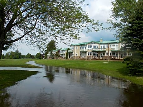 Fairway Suites At The Peak