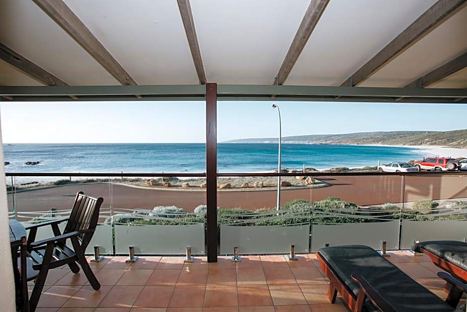 Canal Rocks Beachfront Apartments