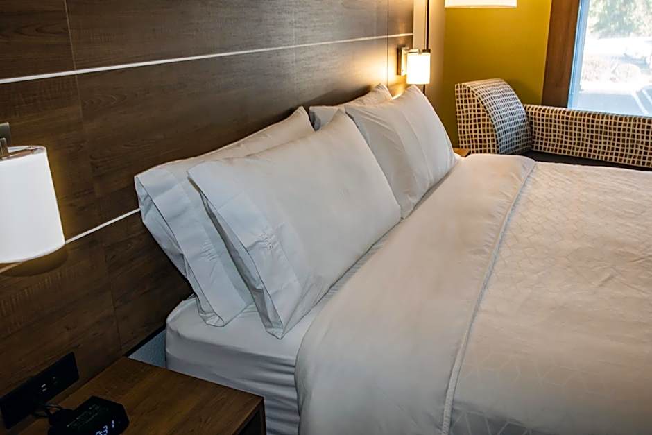 Holiday Inn Express Hotel & Suites Roseville - Galleria Area By IHG