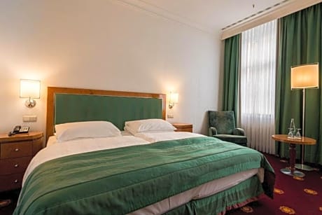 Deluxe Room (2 Large Twin Beds)