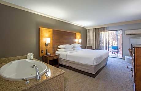 King Suite with Whirlpool Bath - Accessible/Non-Smoking/1st Floor