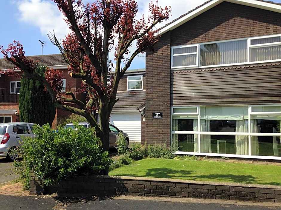 Lowry House Hotel in Walsall