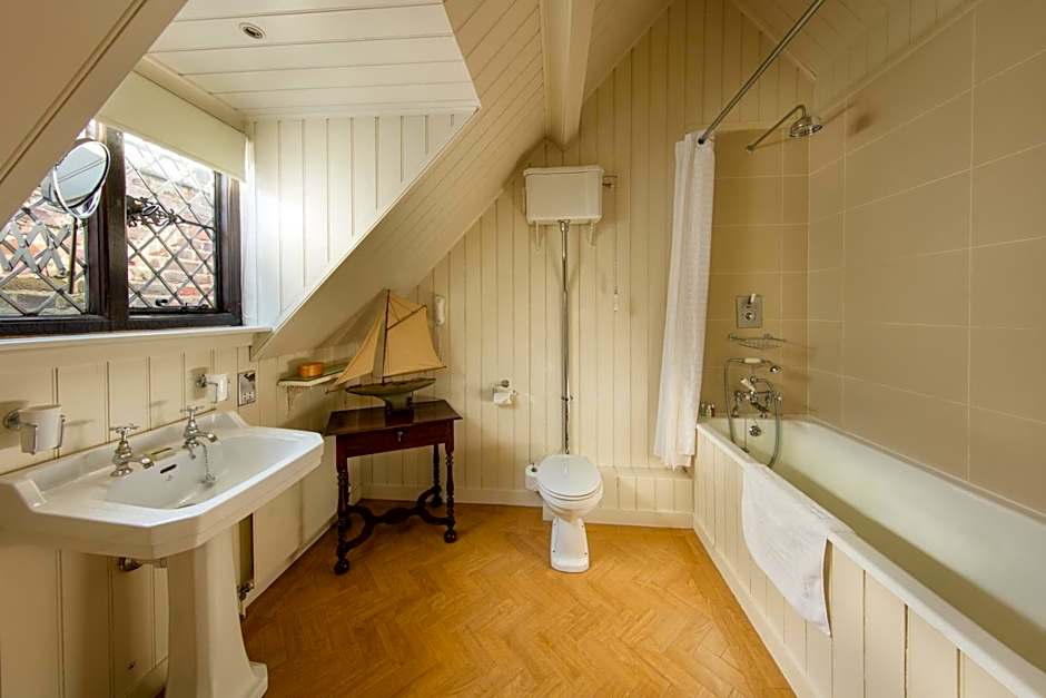 Great Fosters - Near Windsor