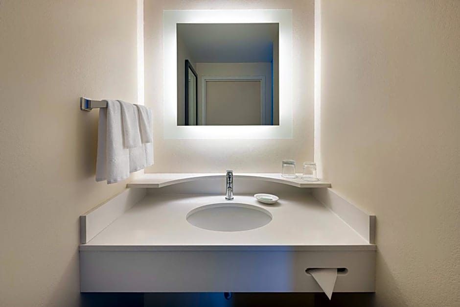 SpringHill Suites by Marriott Newark International Airport