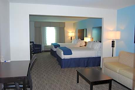 Queen Suite with Two Queen Beds and Sofa Bed