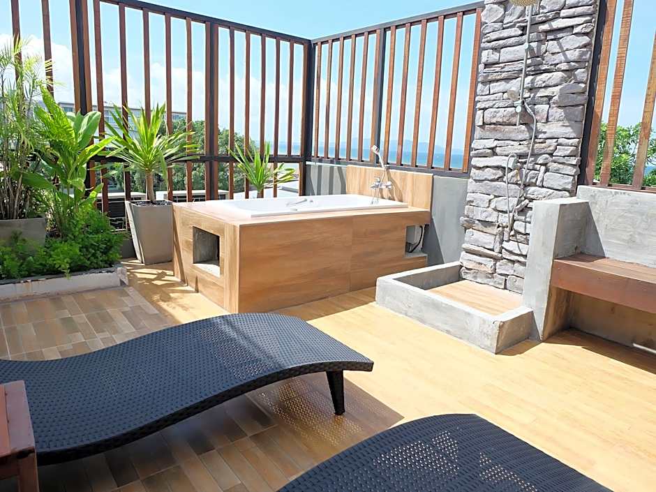 5ive Beach House Hotel