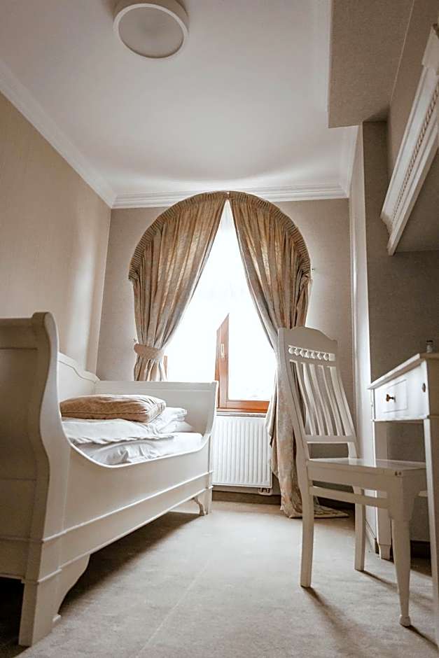 Photo 1 of 8 of Single Room