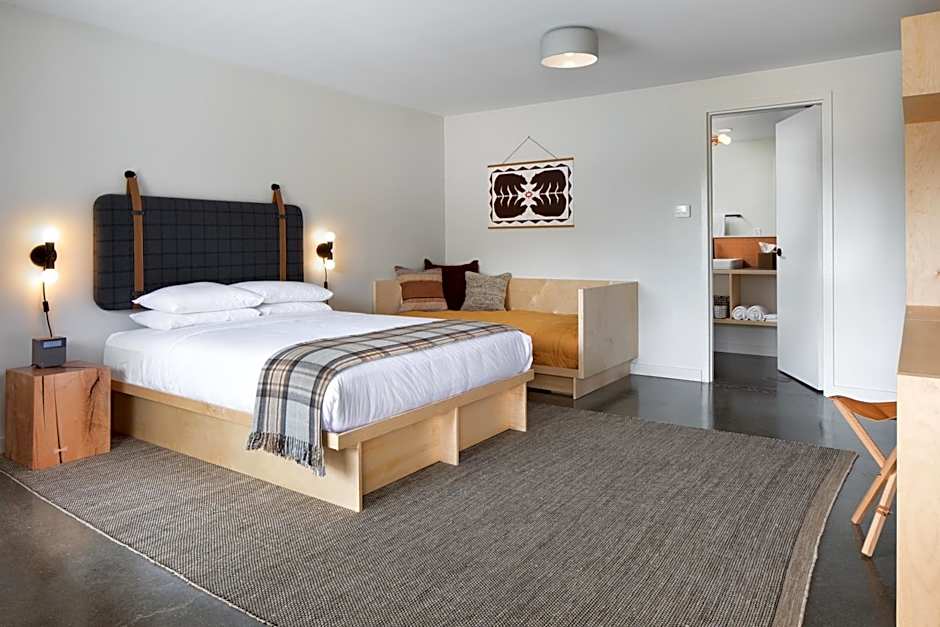 Rhode's Motor Lodge