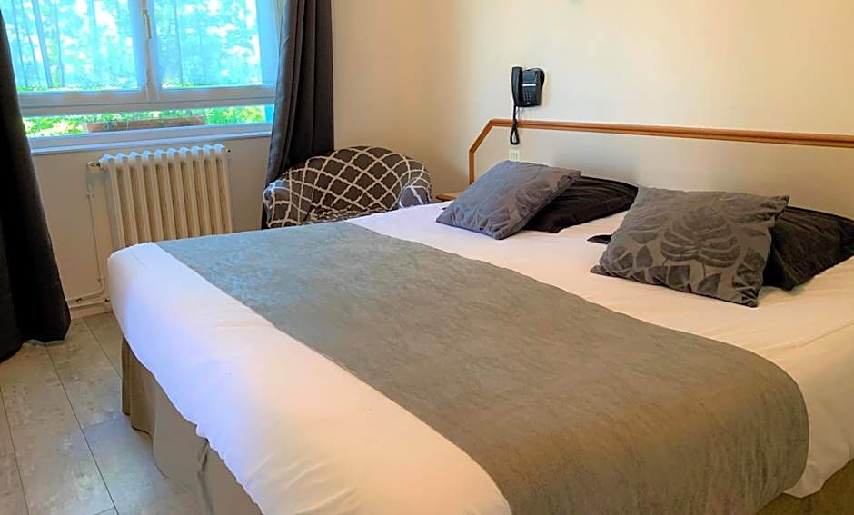 Photo 1 of 4 of Triple Room