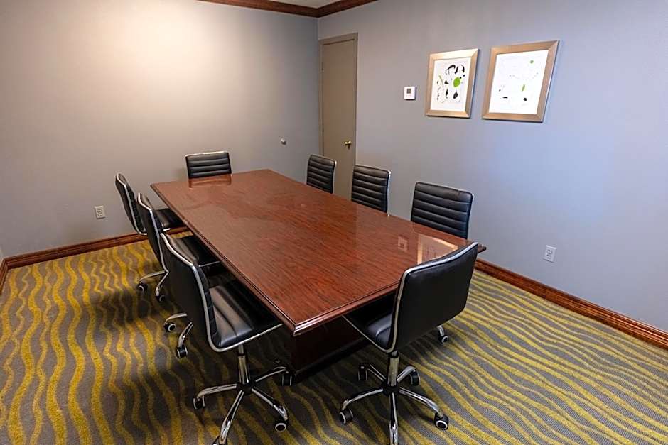 Red Roof Inn & Suites Irving - DFW Airport South