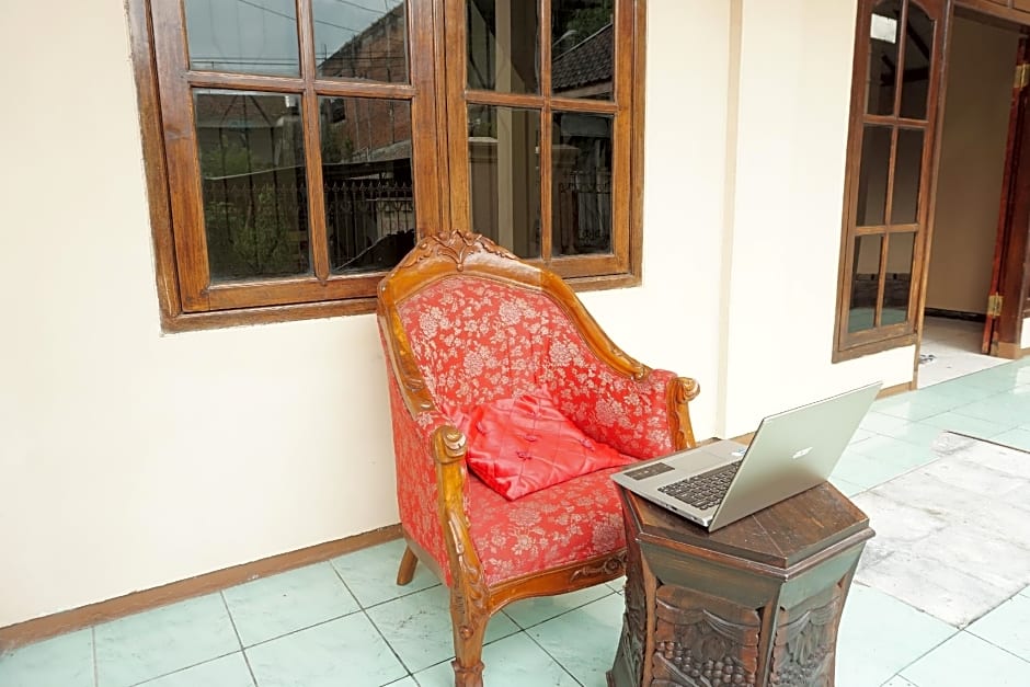 OYO Life 93055 Fathin Hotel