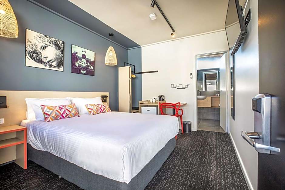 Nightcap at Monash Hotel