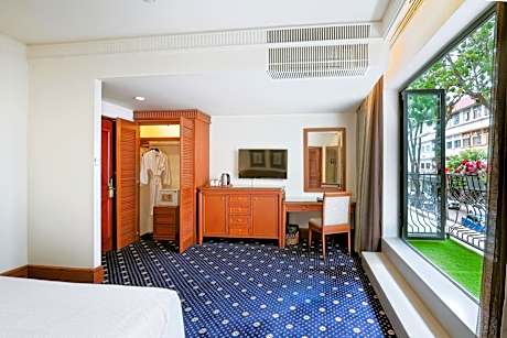 Deluxe King with Balcony