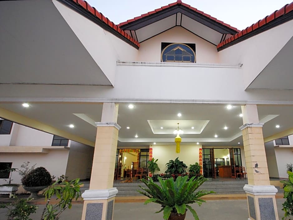 Golden Land Hotel