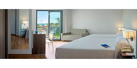 Twin Room with Partial Sea View and Terrace (2 Adults + 2 Children)
